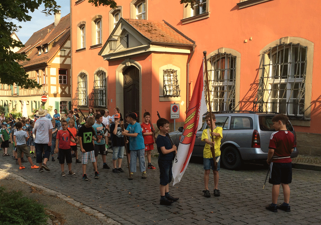 Children practising for the pageant