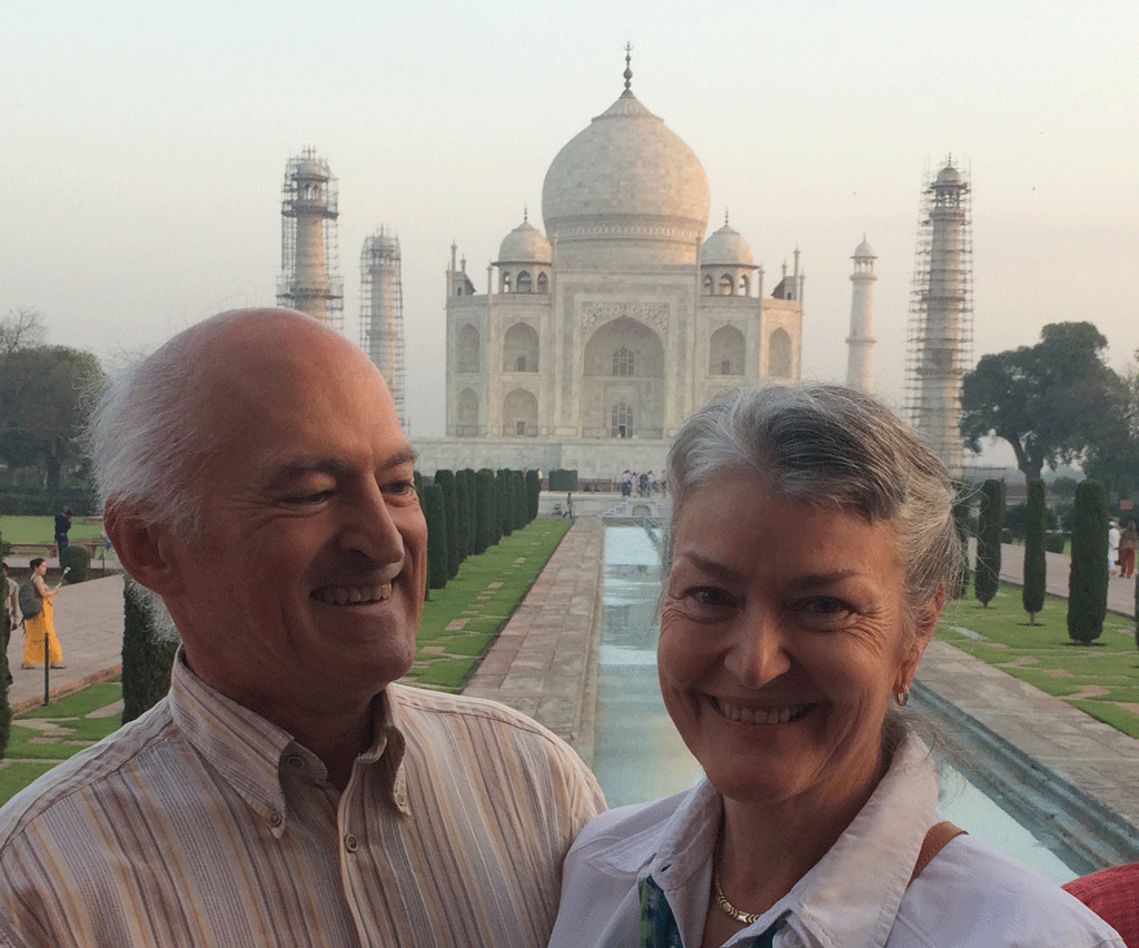 The iconic photo in front of the Taj Mahal