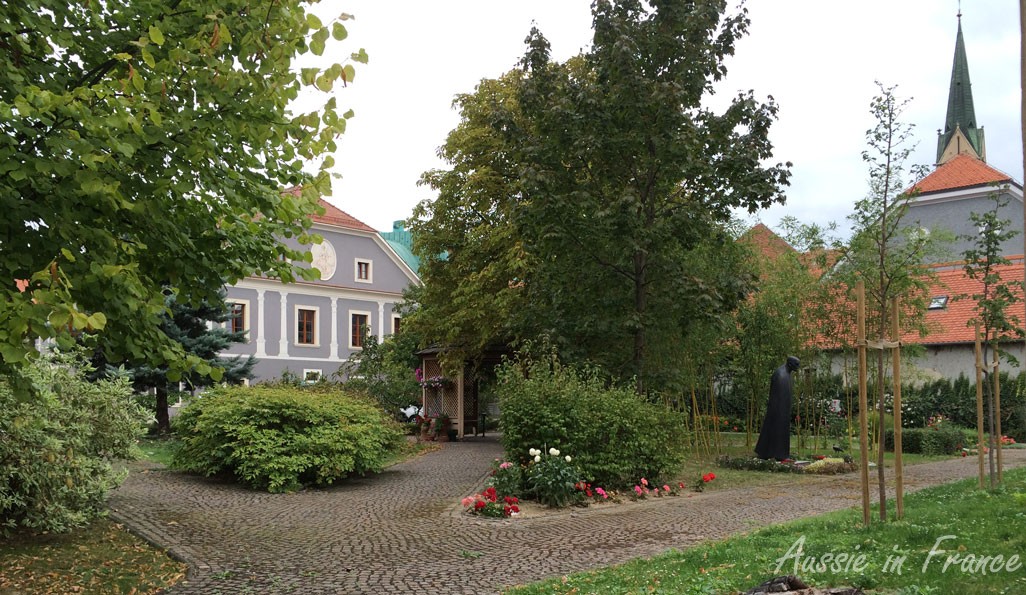 A house and chapel just next to the cathedral