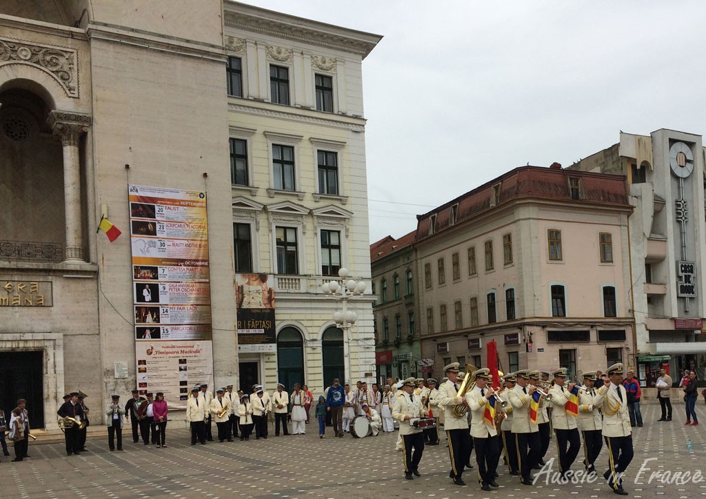 A brass band in Piata Victorei