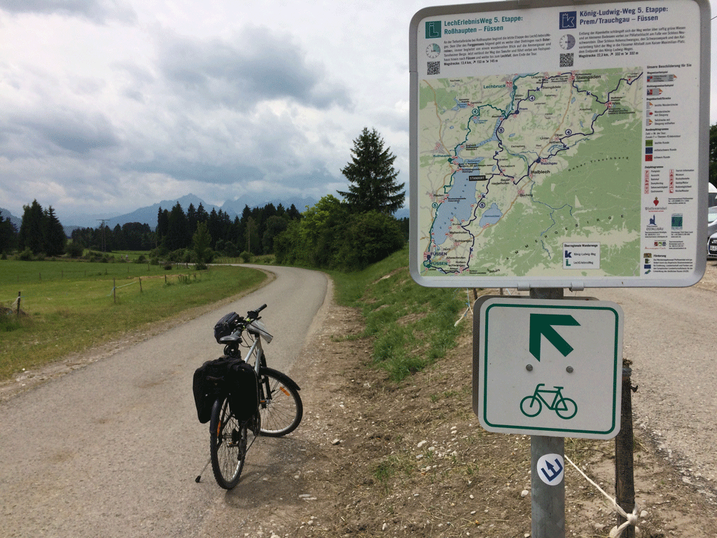 Well-signposted road for both cyclists and trekkers