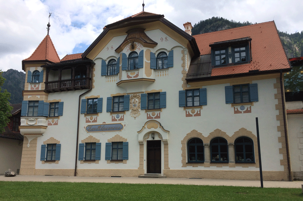 Building on the lake at Schwangau
