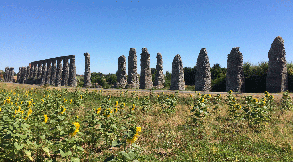 The aqueduct from the sunflower field opposite