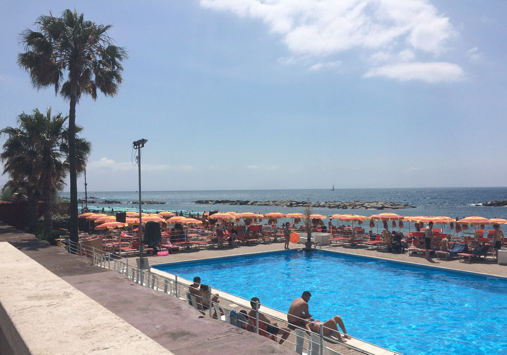 A private seafront pool