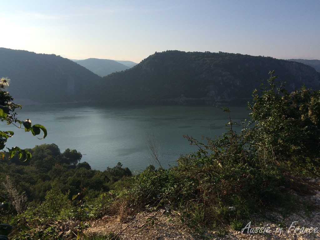 You can vaguely see the scupture of Decebalus on the left side