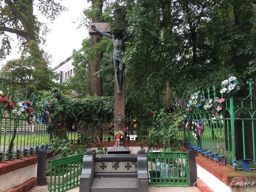 A wayside cross in the city on the way to Trajan Square