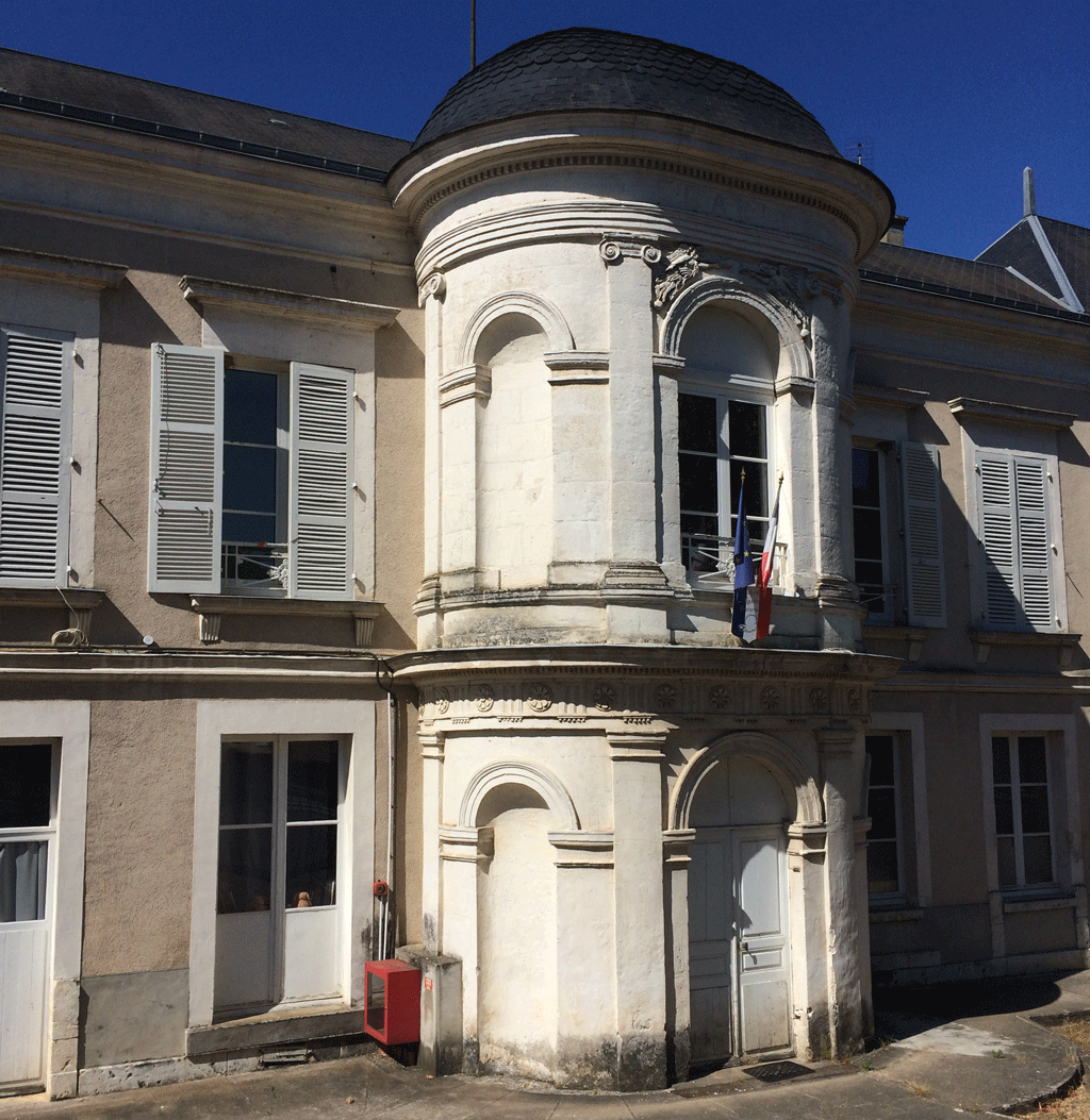The imposing entrance to Louis Gatien school in Villiers-sur-Loir