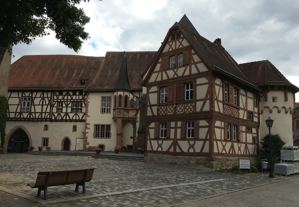 he Schlosshof in Tauberbishofsheim