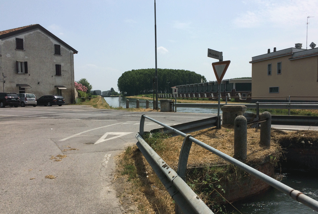 Where we should have continued along the canal (on the left) but took the bike path instead