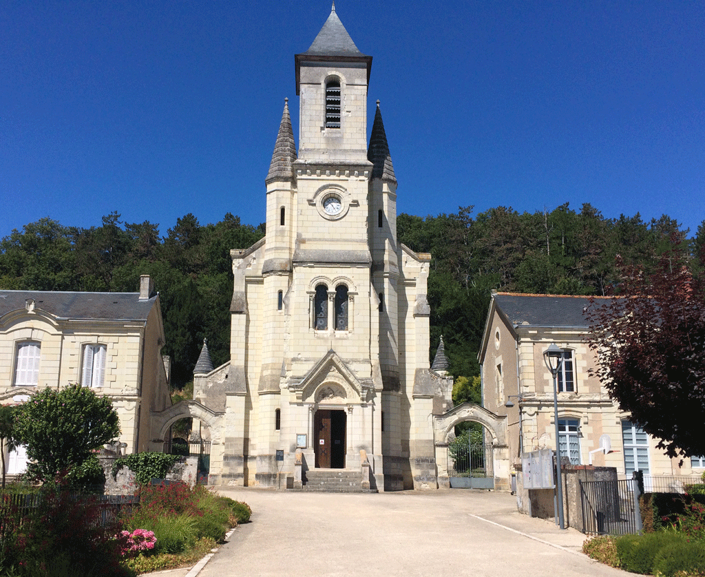 The "modern" church of Saint Etienne built in 1860