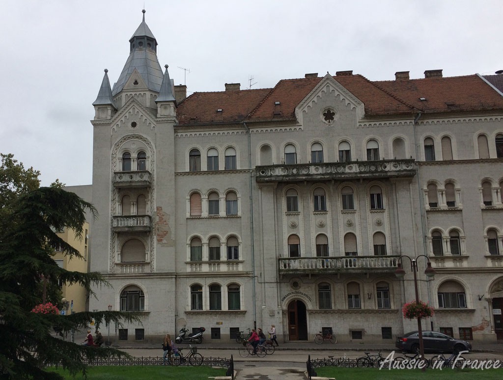 A palatial-like building near the cathedral