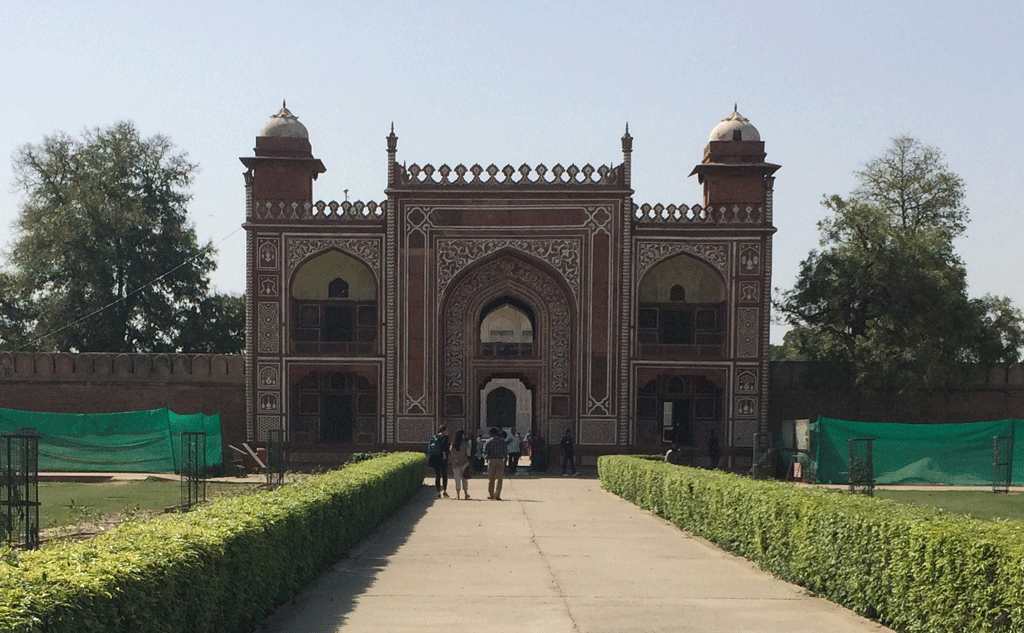 The entrance to the tomb of I'timad-ud-Daulah