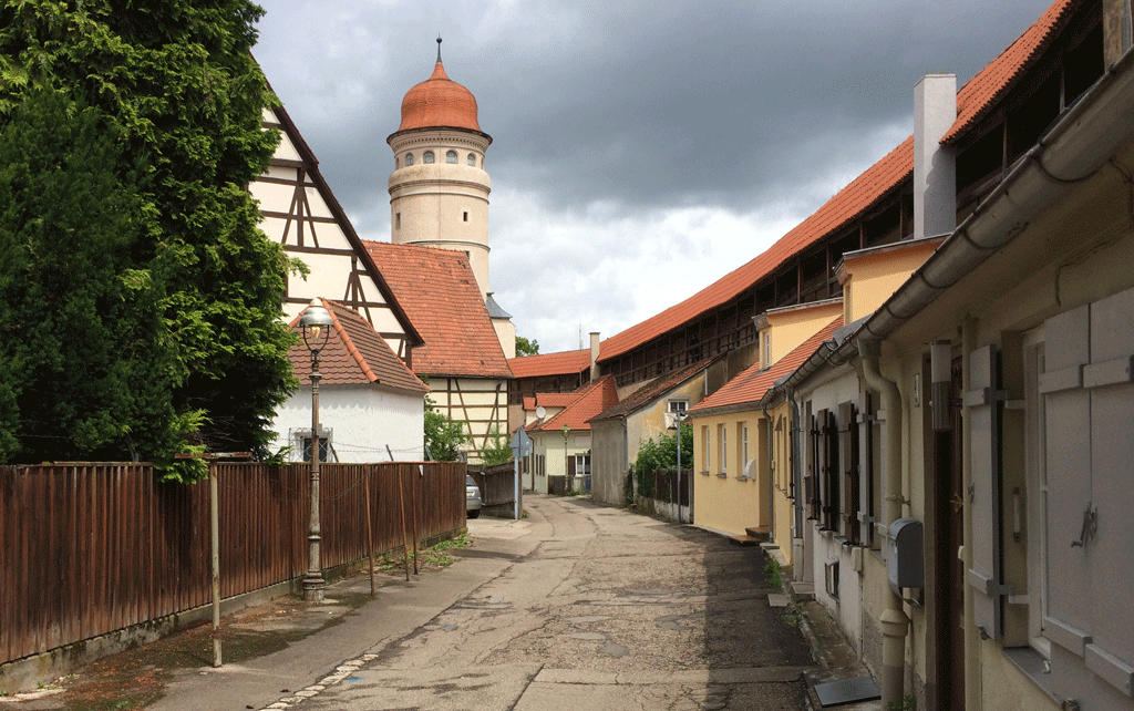 Houses built against the ramparts in Nordlingen