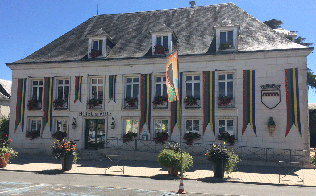 The town hall in Montoire with its colourful flags