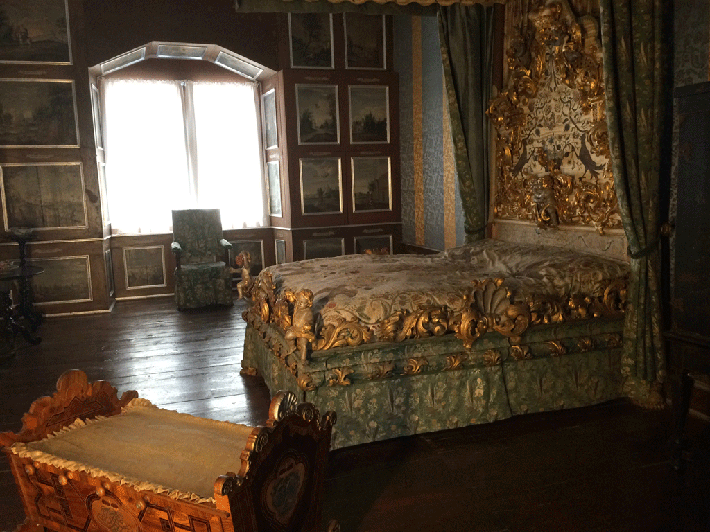 The bedroom with the golden cradle in Weikersheim