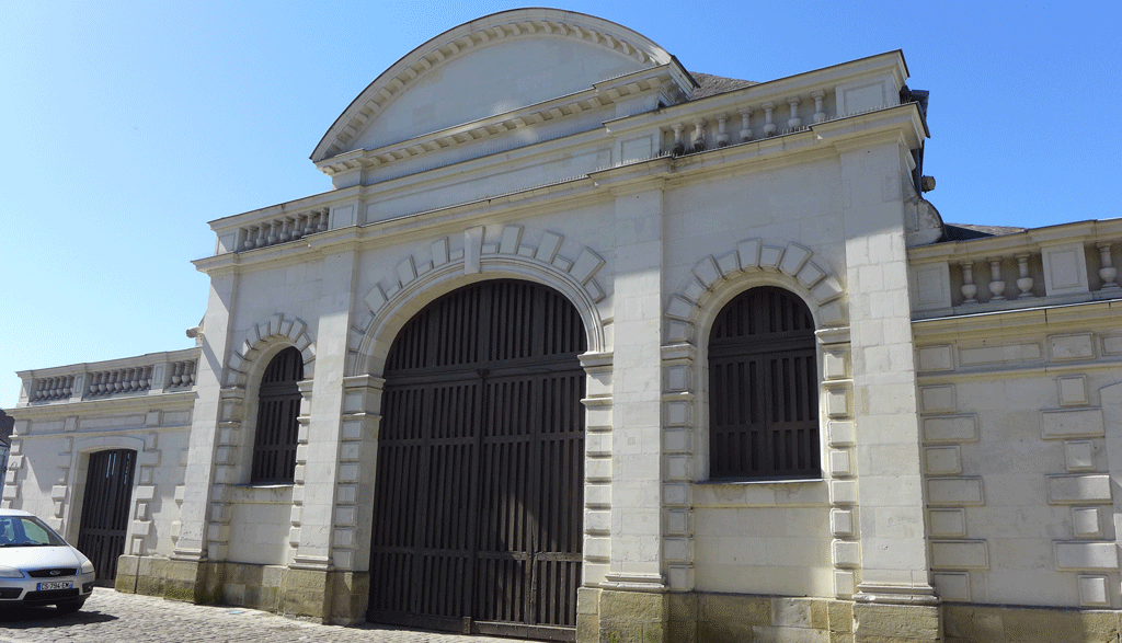 The covered market taken from the side opposite the town hall