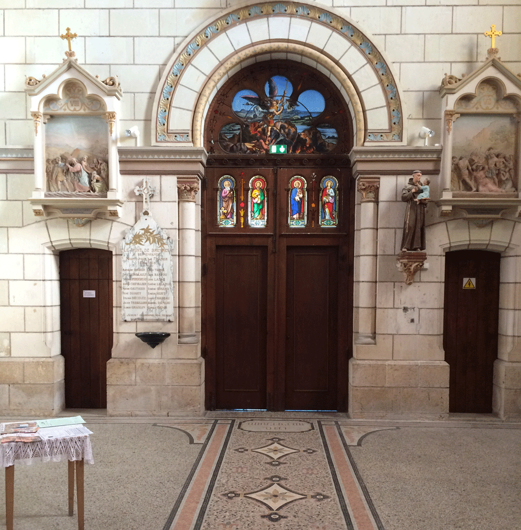 The back of the entrance of Saint-Etienne with its mosaic floor