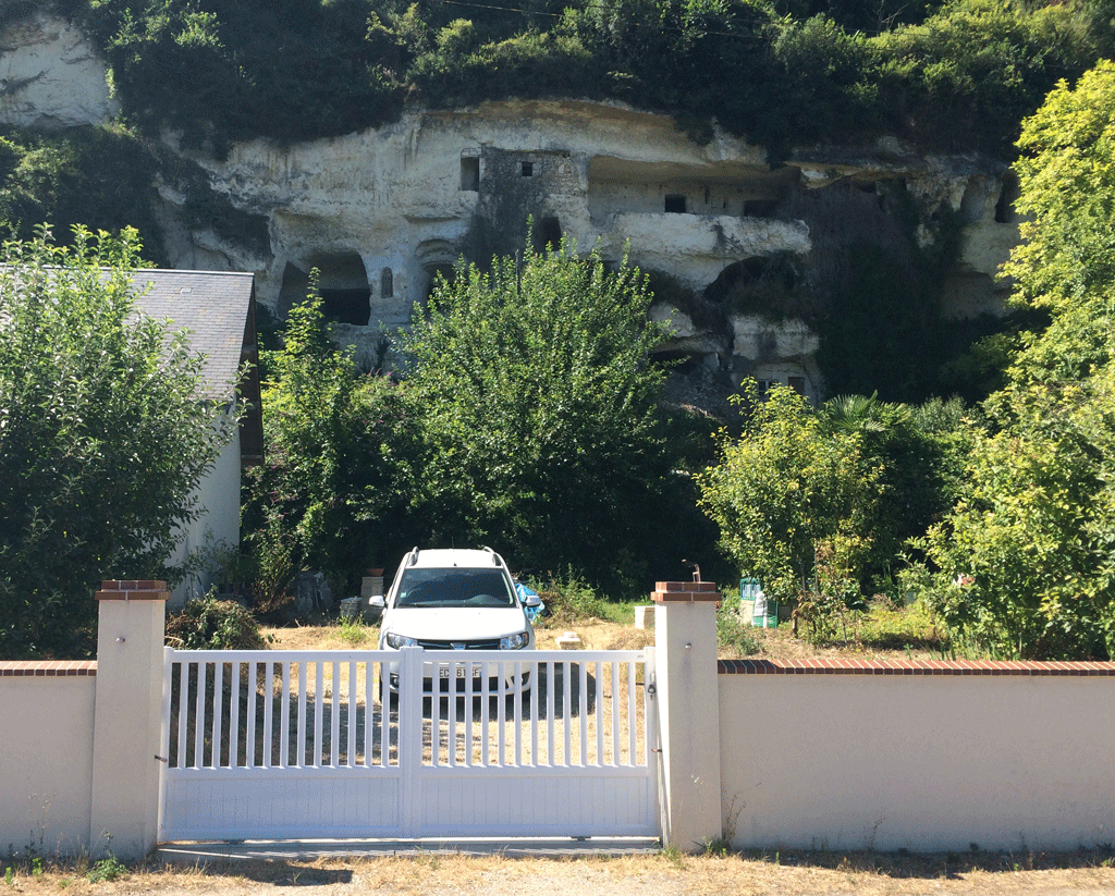 A three-storey troglodyte house!