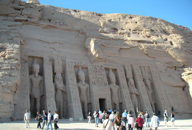 A.-Simbel-Nefartari-1