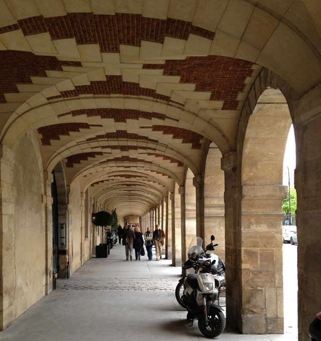 Vaulted arcades, Place des Vosges