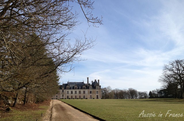 Approaching Beauregard through the landscaped park