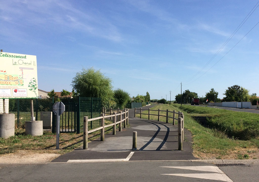 The luxurious bike path that only lasts 2 or 3 K