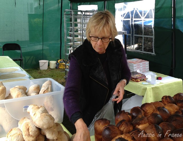 Sellng grouetin loaves and brioche