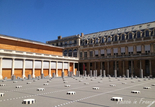 Buren columns with the temporary Comédie Française theatre on the left