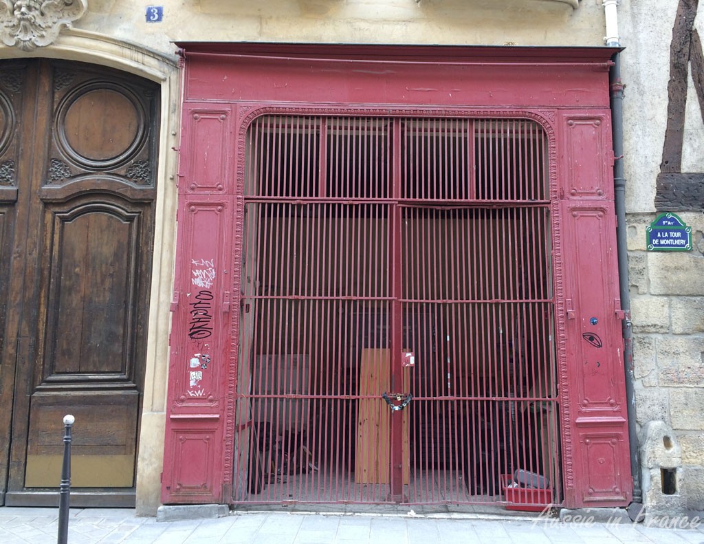 With everything else close, I notice this old butcher's stall. It seems to be empty now. You can see the meat safe at the back.