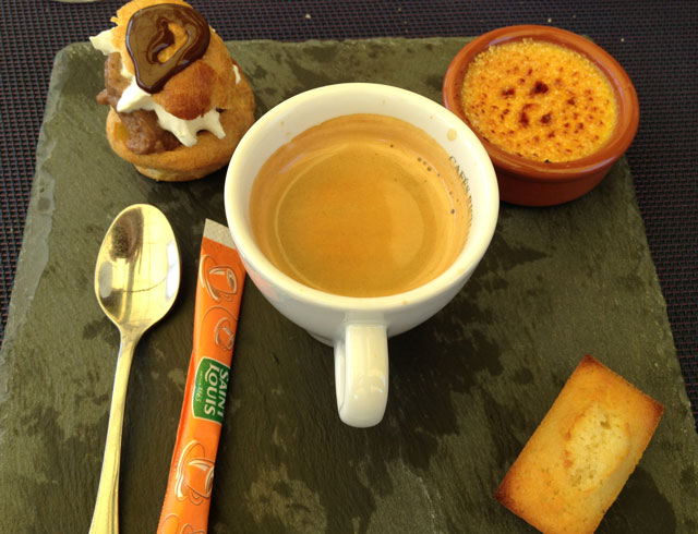 Café gourmand at Le O