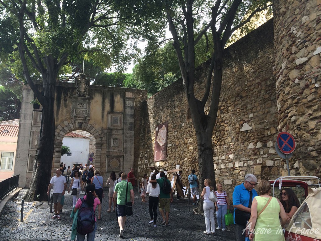Crowds in front of the entrance to the castle walls