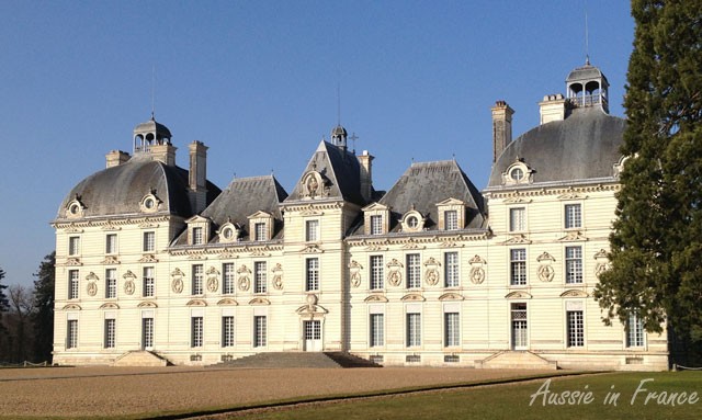 Typical perron at the front of Château de Cheverny