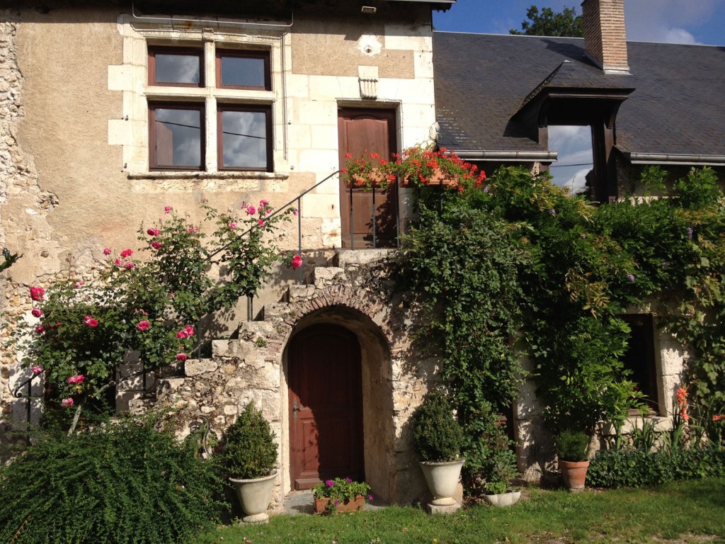 Closerie Falaiseau, with the two full doors from the outside