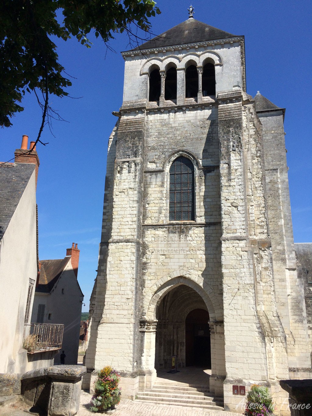 The collegiate church with its Republican inscription