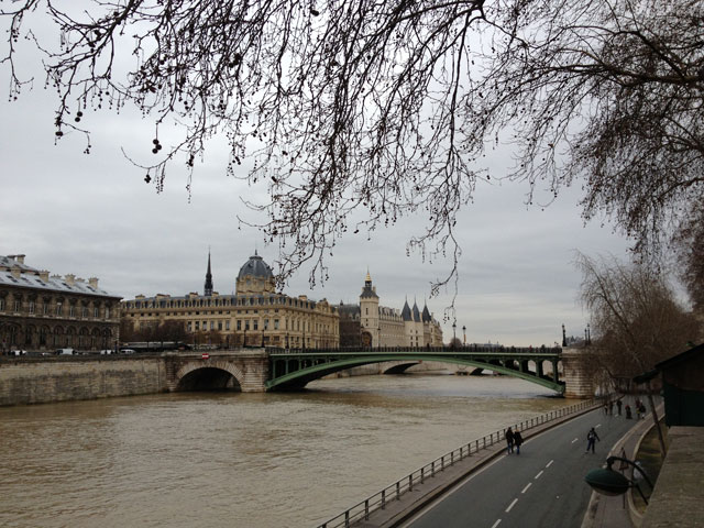 Conciergerie in the distance