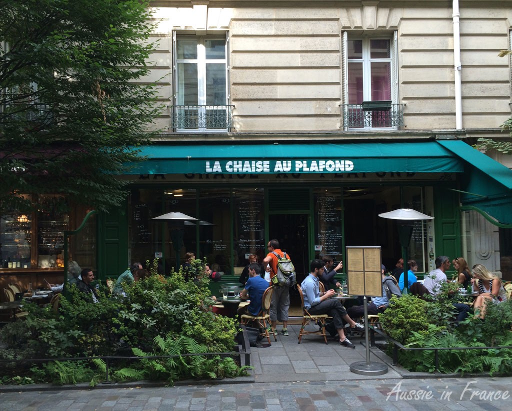 La Chaise au Plafond