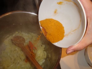 curry_adding_spices