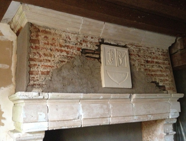 Damaged lintel before filling the joints and reconstructing the stone