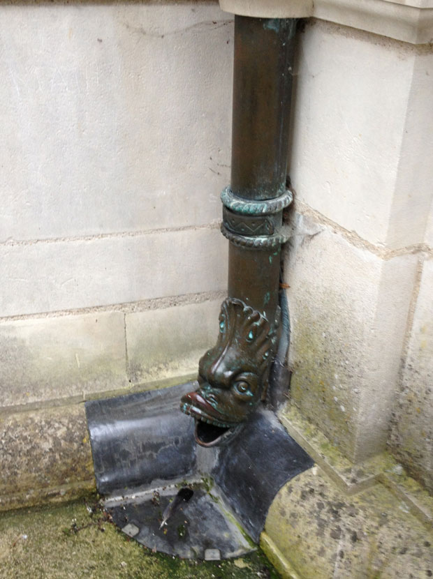 The downpipe is nearly identical to the ones in the Tuileries Gardens!