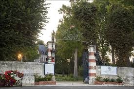Entrance to Manoir de Contres (photo courtesy of http://www.manoirdecontres.com