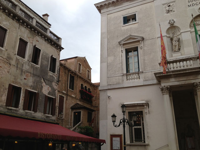 The Fenice opera house o on the right with two different palaces on the left