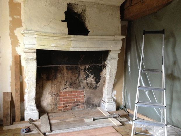 fireplace_crest_removed
