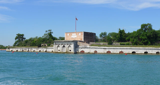 Forte Massimiliano, on the way to Treporti