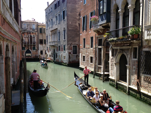 The current gondola price is 80 euro for 35 to 40 minutes with a maximum of 6 people (you can always share to make it cheaper)