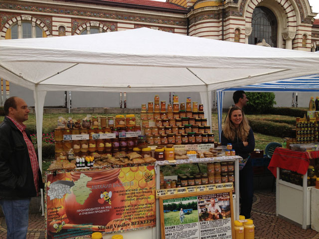 The honey market in front of the old Baths