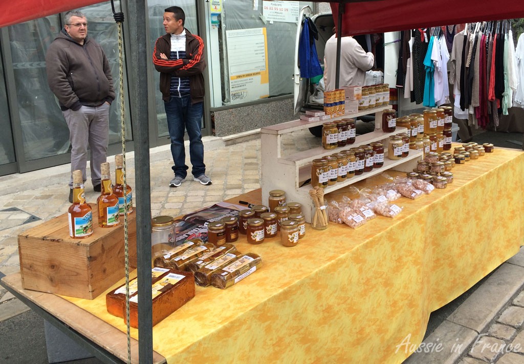 The honey vendor having a conversation with the clothes seller next door
