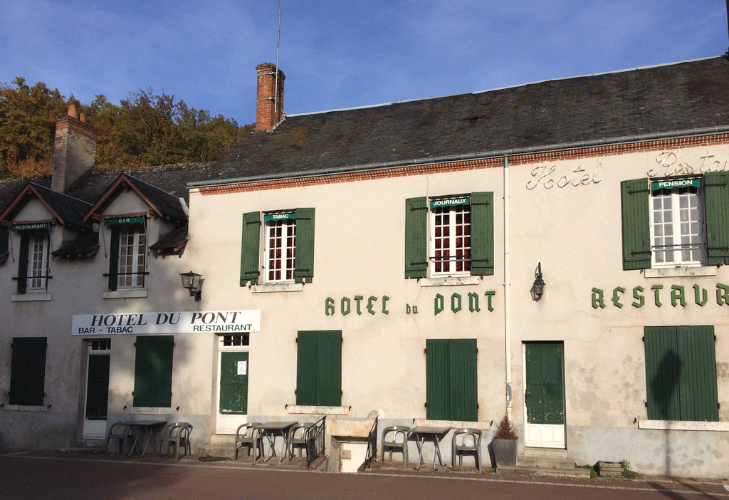 Hôtel du Pont in Molineuf