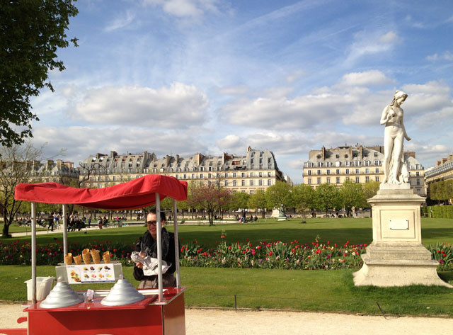 Ice-cream vendor in the Tuileries Gardens