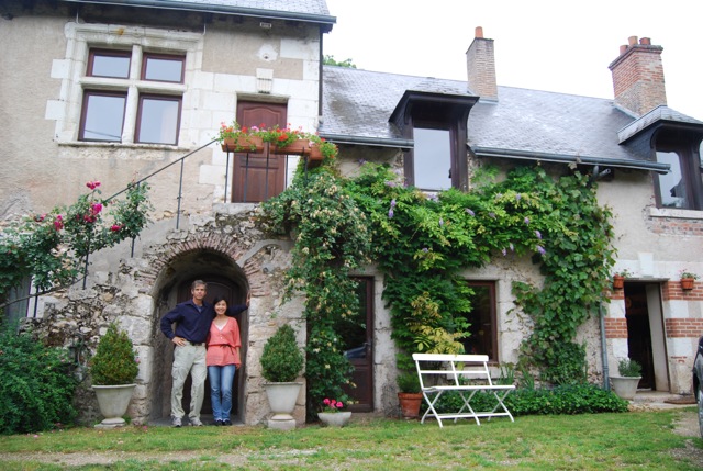 John and Toshiko Modesitt in front of Closerie Falaiseau