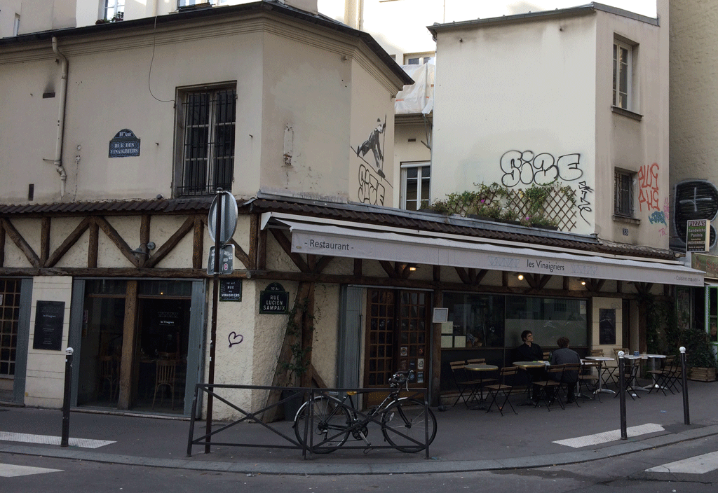 A tempting little restaurant on Rue des Vinaigriers